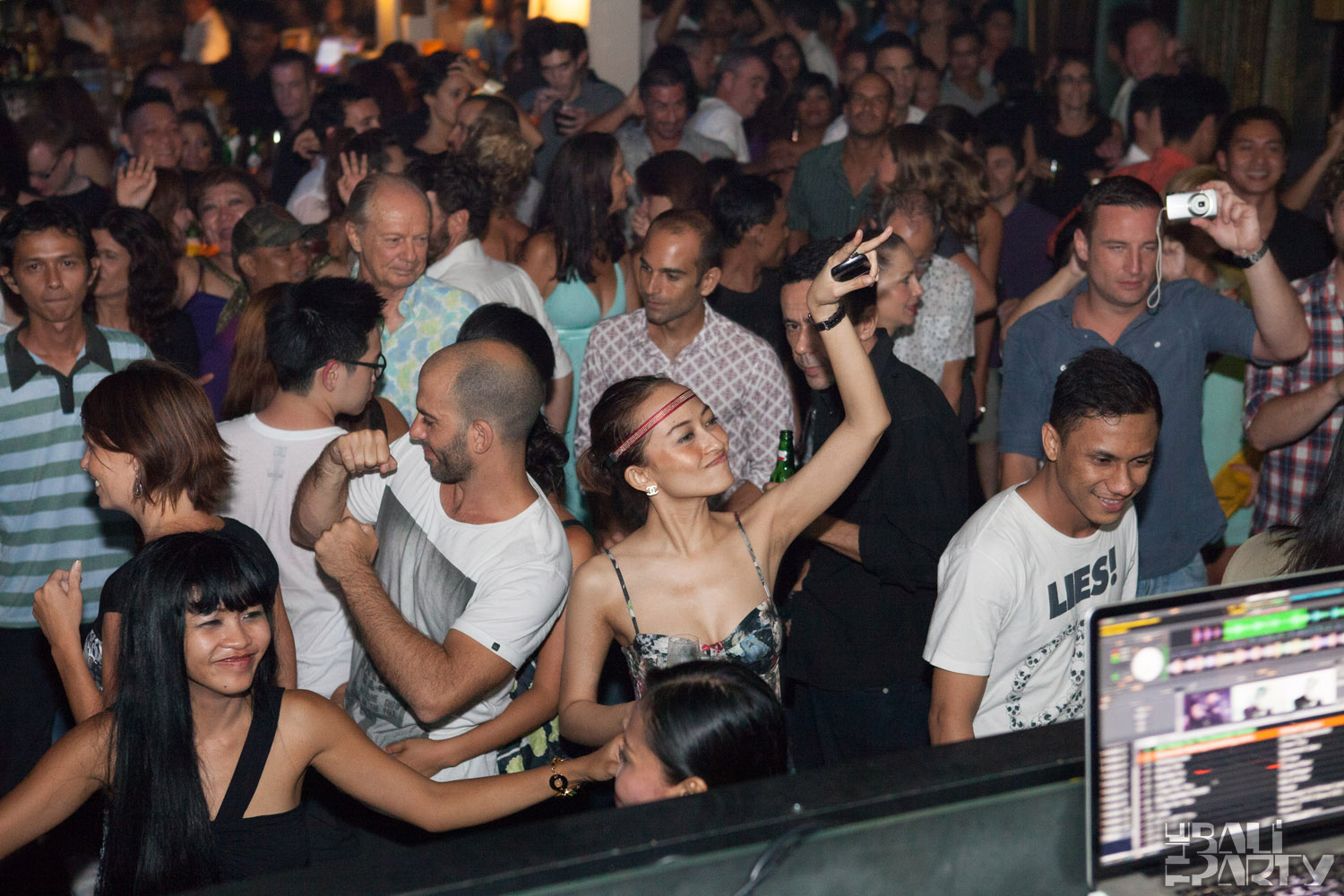 DJ Goldigger @ Hu'u Bar 12-11-17_004