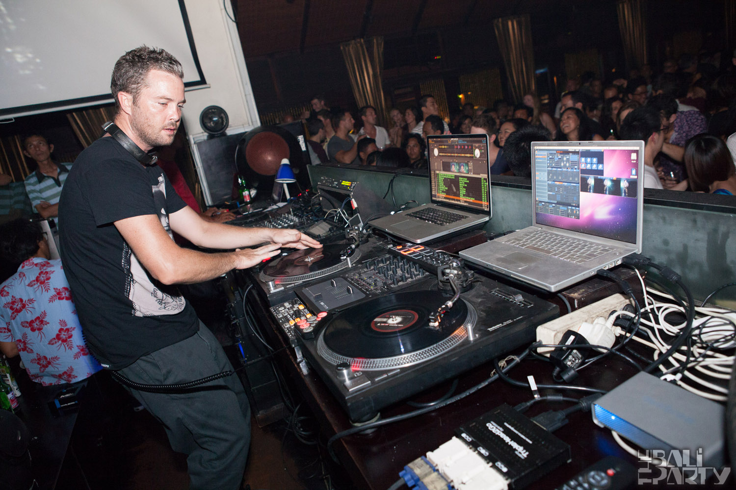 DJ Goldigger @ Hu'u Bar 12-11-17_023