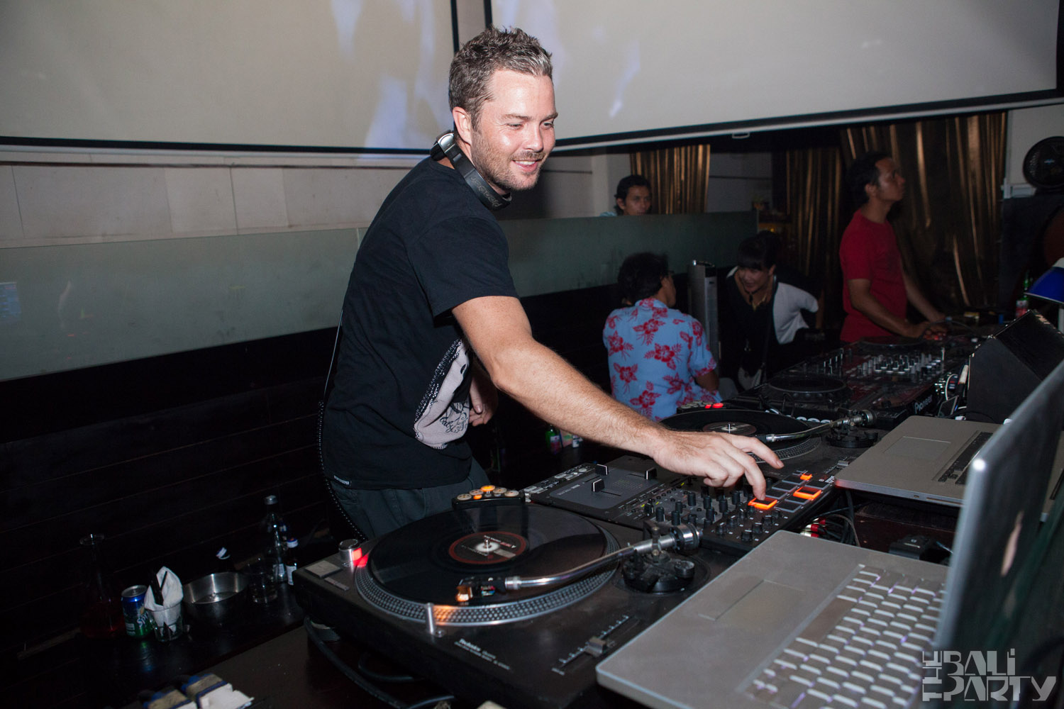 DJ Goldigger @ Hu'u Bar 12-11-17_034