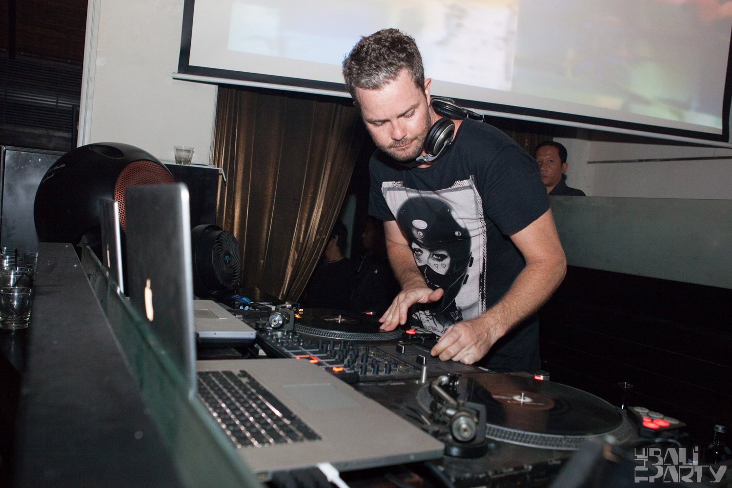 DJ Goldigger @ Hu'u Bar 12-11-17_045