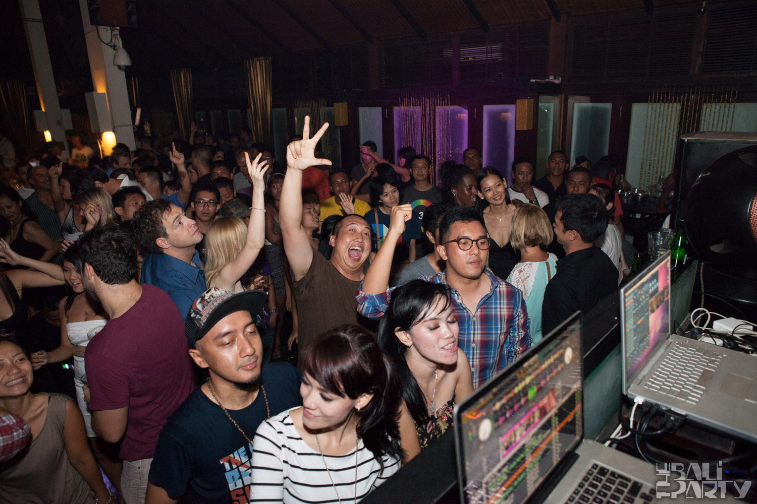 DJ Goldigger @ Hu'u Bar 12-11-17_077