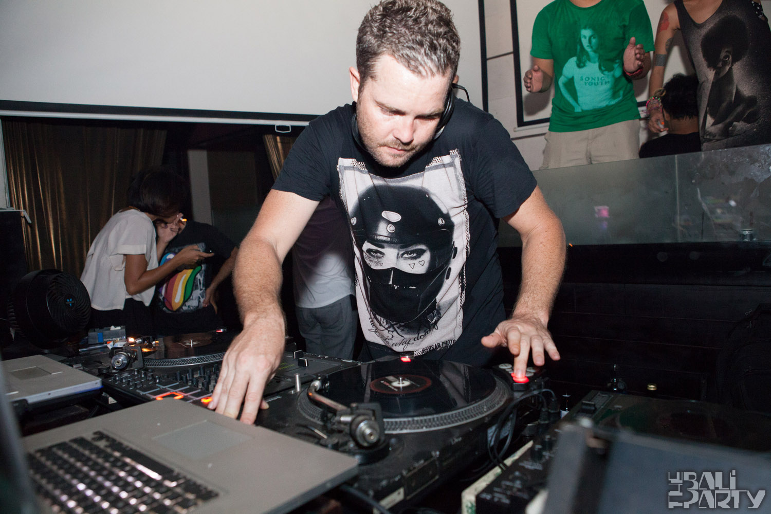 DJ Goldigger @ Hu'u Bar 12-11-17_099