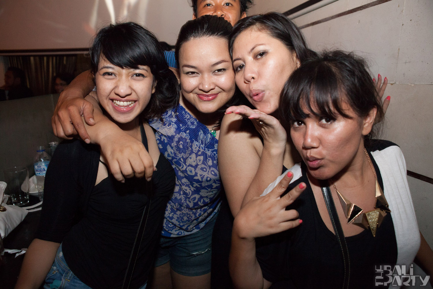 DJ Goldigger @ Hu'u Bar 12-11-17_127