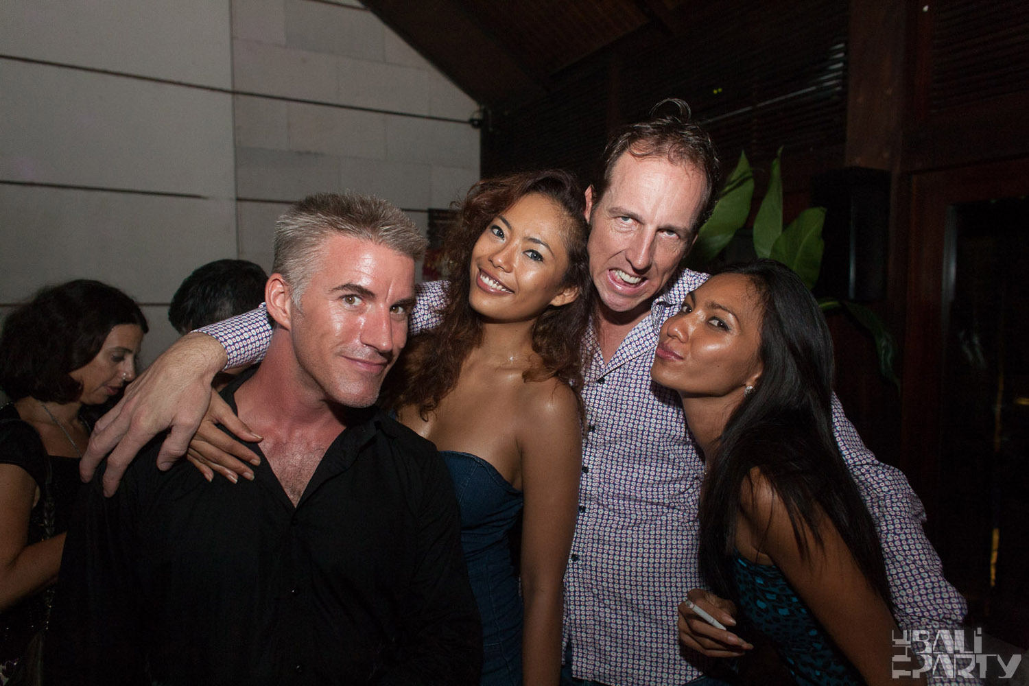 Hu'u Bar 10yr Anniv 2011-12-10_121
