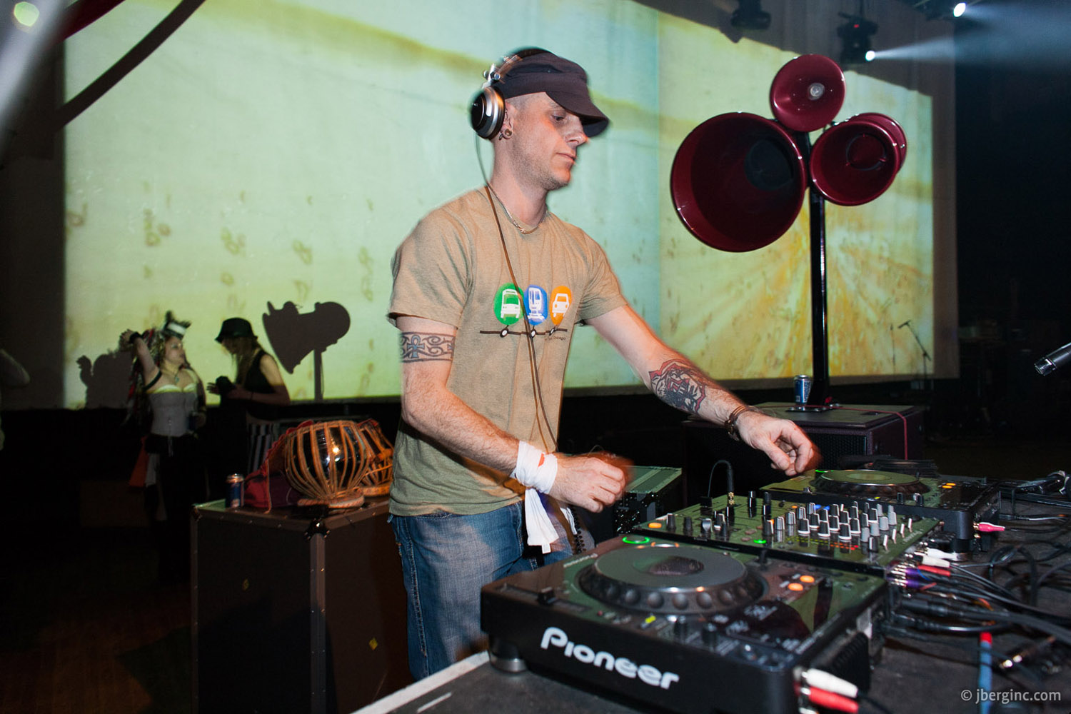 086_Resonate 5 2010-04-24