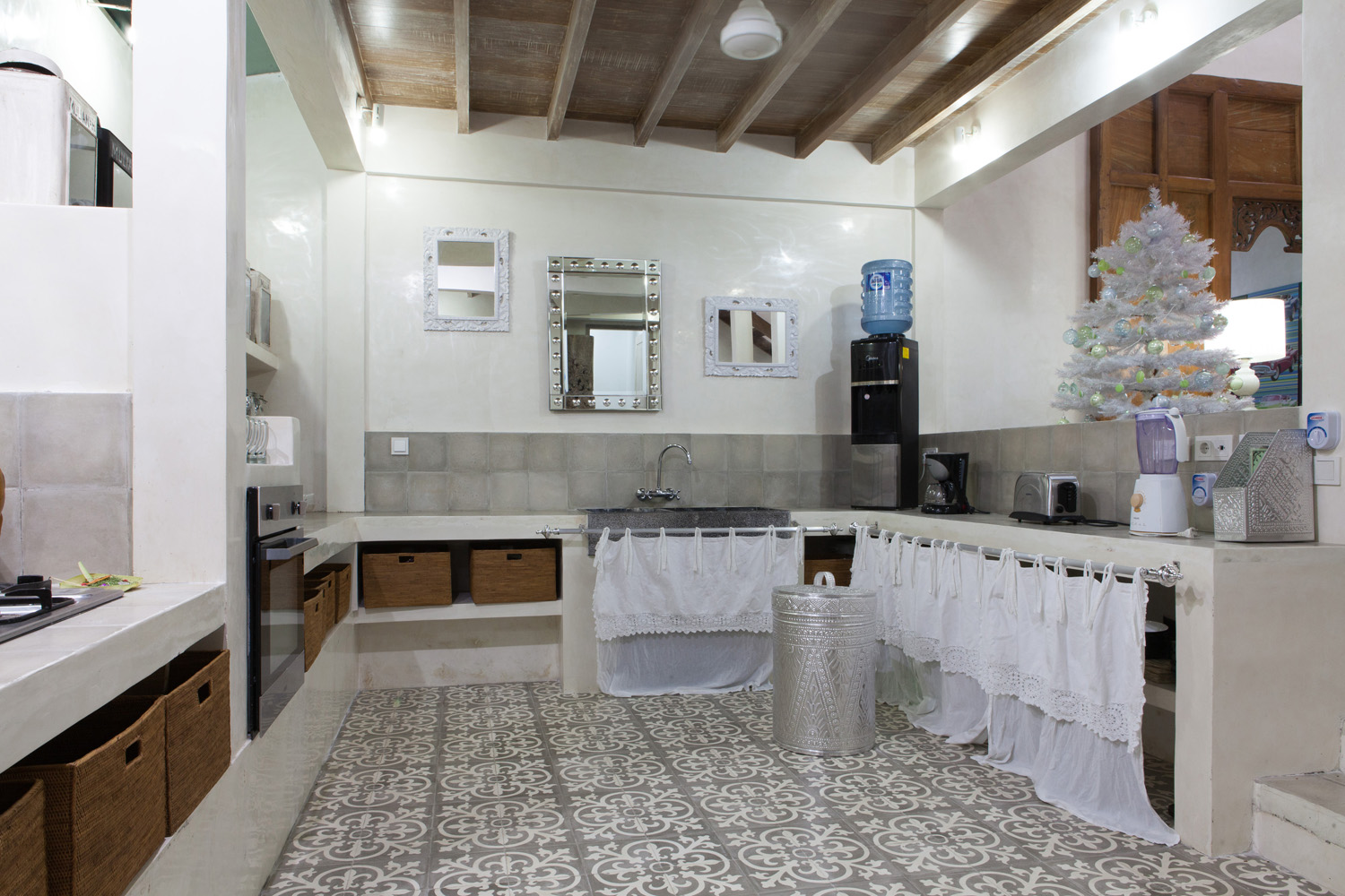 047_Villa Putih