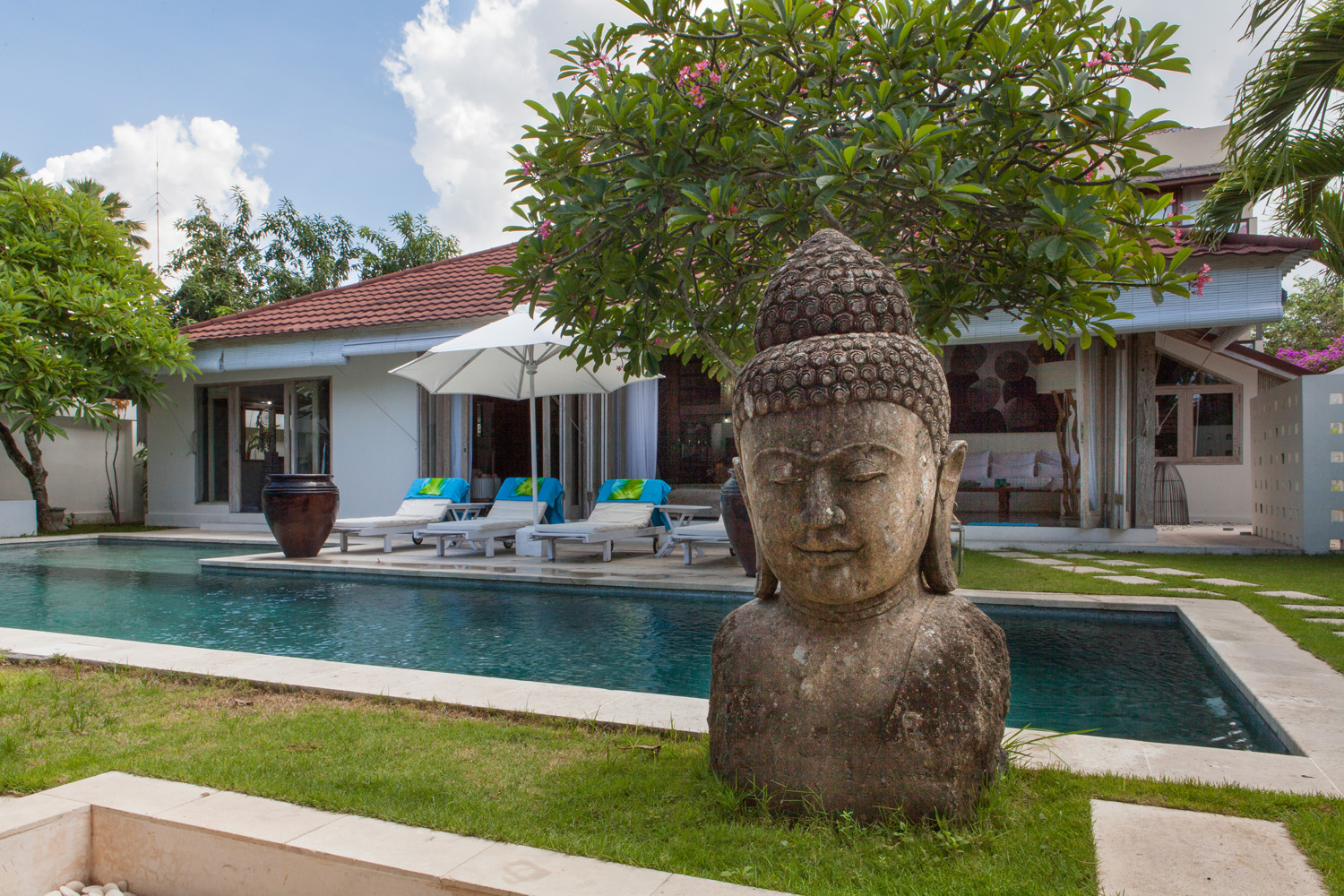 054_Villa Putih