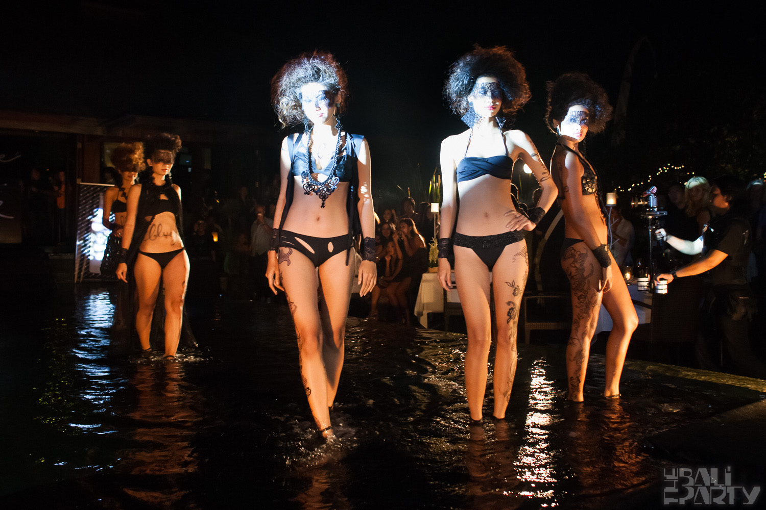 037_Fashion TV Blue Glue Bikini Fashion Show @Hu'u Bar 2011-08-12