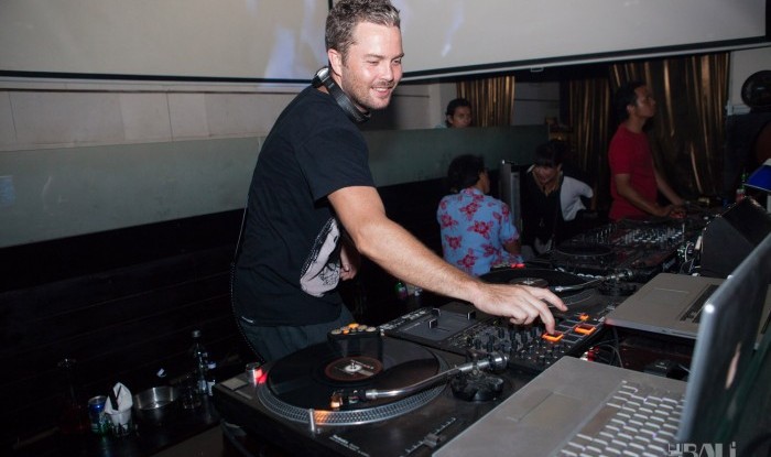 DJ Goldigger @ Hu'u Bar 12-11-17_034