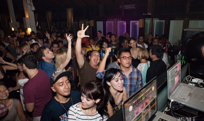 DJ Goldigger @ Hu'u Bar 12-11-17_077