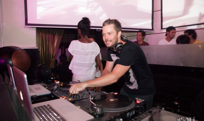 DJ Goldigger @ Hu'u Bar 12-11-17_123