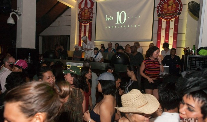Hu'u Bar 10yr Anniv 2011-12-10_080