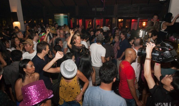 Hu'u Bar 10yr Anniv 2011-12-10_092