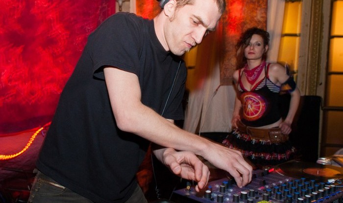 072_Resonate 5 2010-04-24