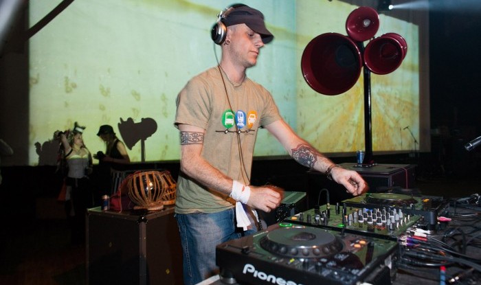086_Resonate 5 2010-04-24