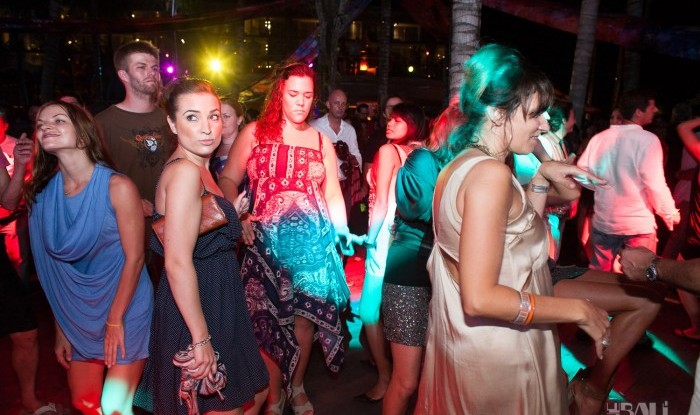033_W Bali Opening 2011-07-03