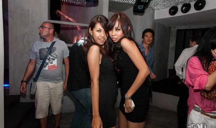 095_W Bali Opening 2011-07-03
