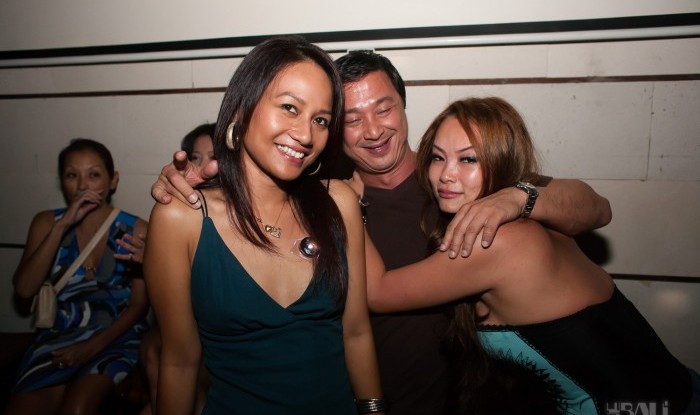 047_Fashion TV Blue Glue Bikini Fashion Show @Hu'u Bar 2011-08-12