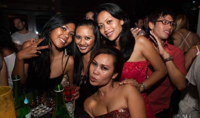 068_Fashion TV Blue Glue Bikini Fashion Show @Hu'u Bar 2011-08-12